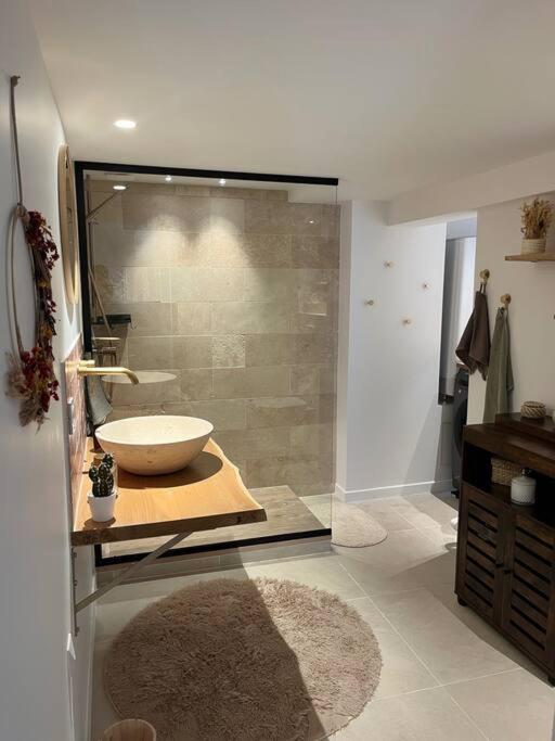 Duplex Chaleureux Et Elegant A Deux Pas De La Marseille